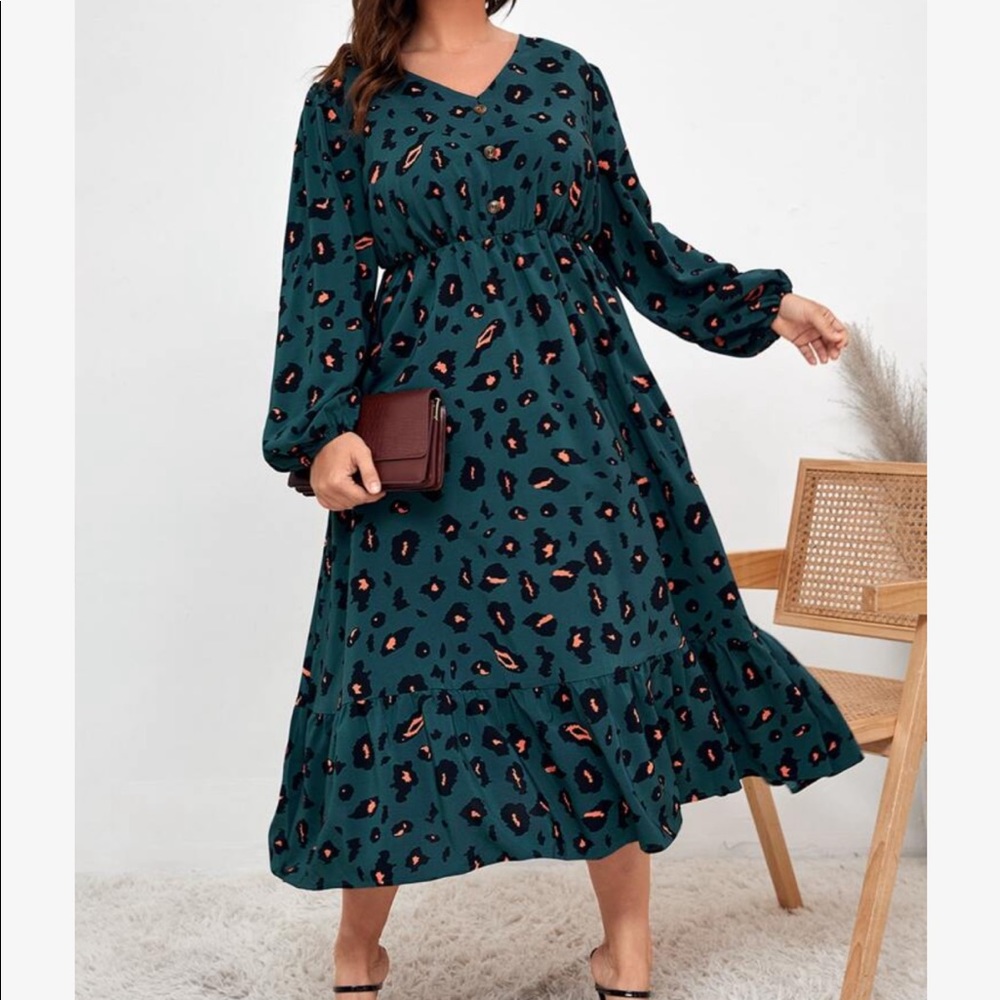 Plus Size Leopard Print Long Bishop Sleeve Dress - Picture 4 of 6